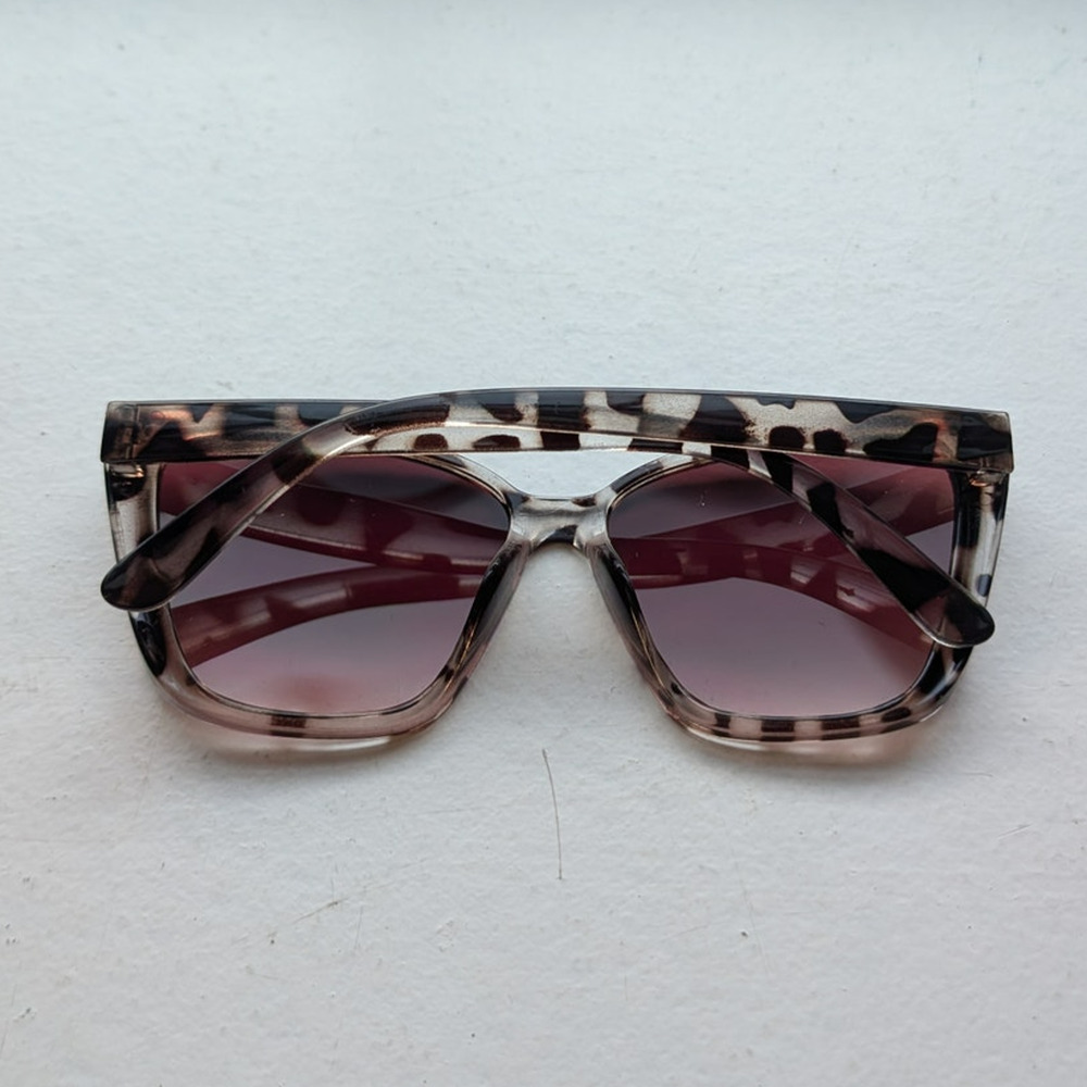 Retro Black Tortoishell Cat Eye Sunglasses 70s Festival Zebra Sunnies Shades - Picture 5 of 7